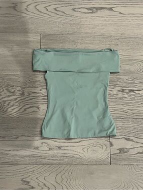 NWOT Aritzia ravish top